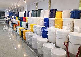 色逼视频大屌吉安容器一楼涂料桶、机油桶展区